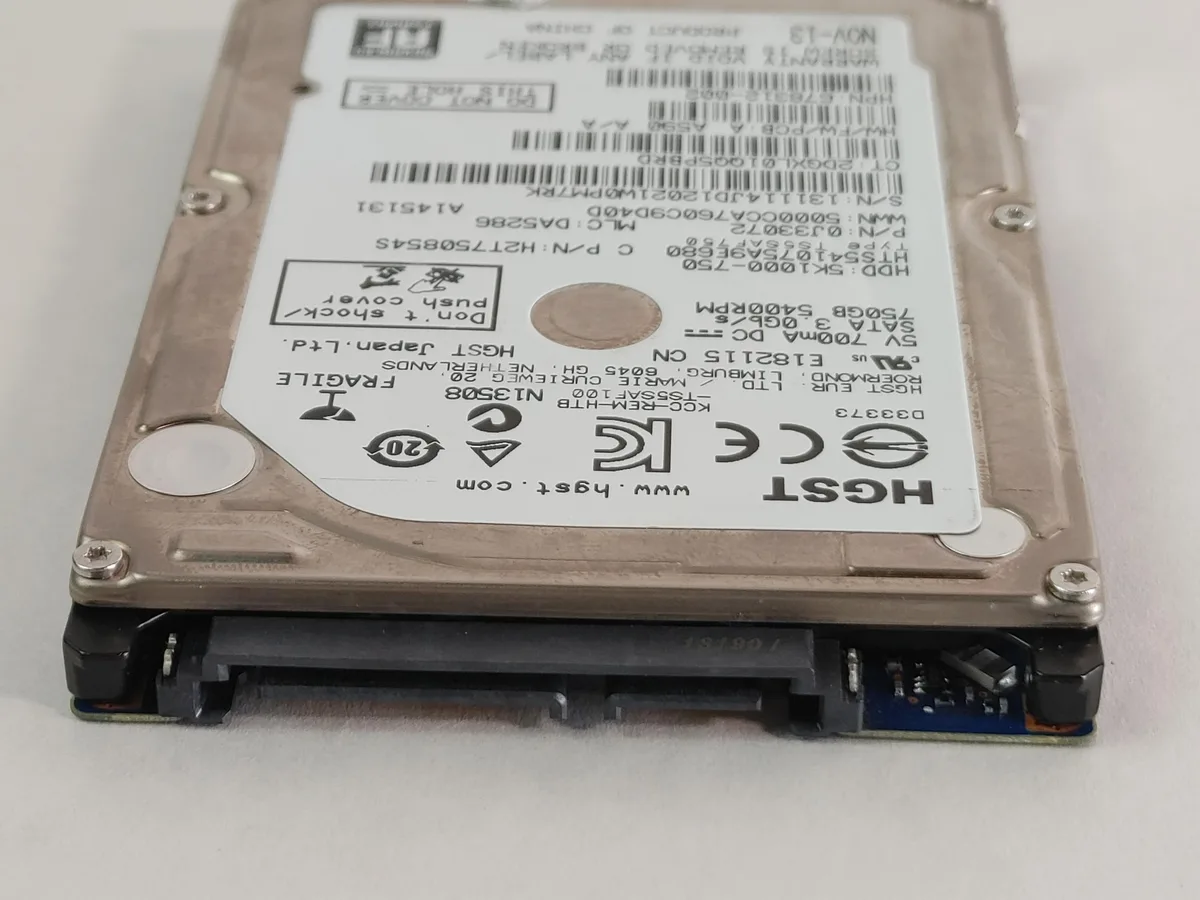 HGST HGST Travelstar 5K1000 HTS541075A9E680 750 GB 2.5" SATA 3.0Gb/s laptop hard drive — 商品写真