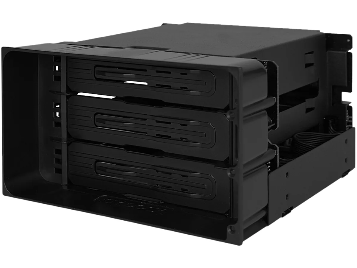 ICY DOCK ICY DOCK MB830SP-B 3.5" 3-bay SATA/SAS SSD accessory 5.25 — produktbild