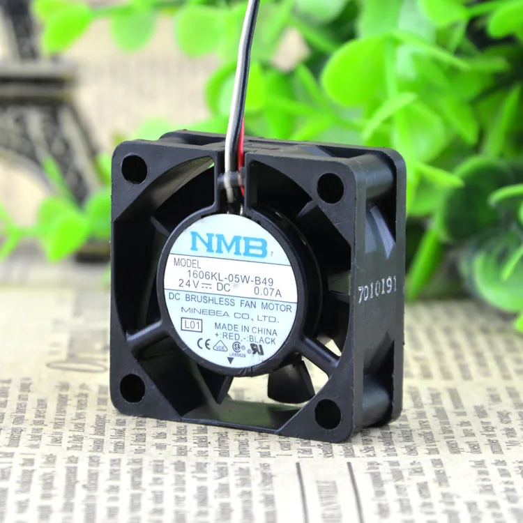 Small black 40mm square fan with three wires