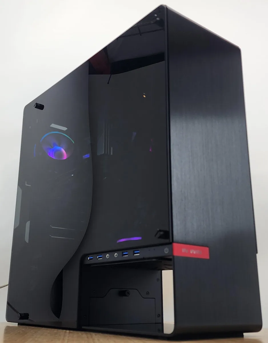Custom Custom Ryzen 7 5700X RTX 4060 Ti 16GB 1TB NVME Asetek 120mm AIO INWIN 904 gaming PC — fotografia produktu