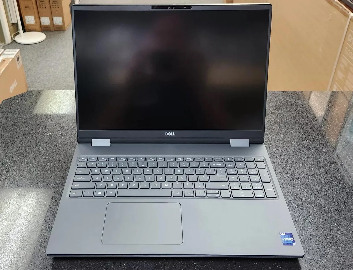 Silver 17-inch mobile workstation, closed lid, matte finish