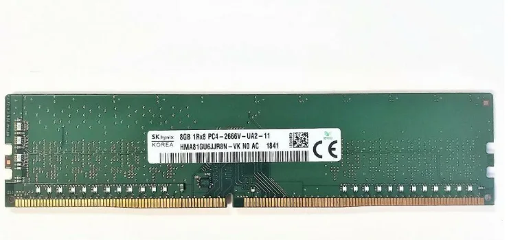 Green rectangular DDR4 DIMM with black chips and gold contacts