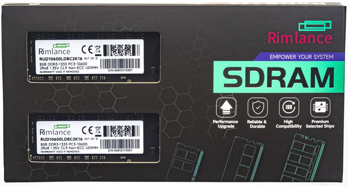Two green DDR3 UDIMM sticks with black chips, 16GB kit