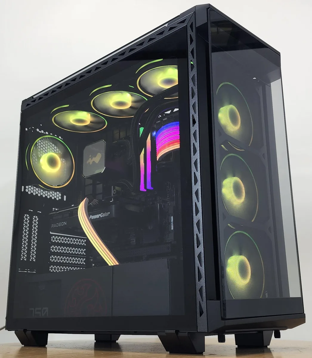 Custom Custom Ryzen 7 9700X 32GB DDR5 1TB NVME 9060 XT 16GB gaming PC — fotografia produktu