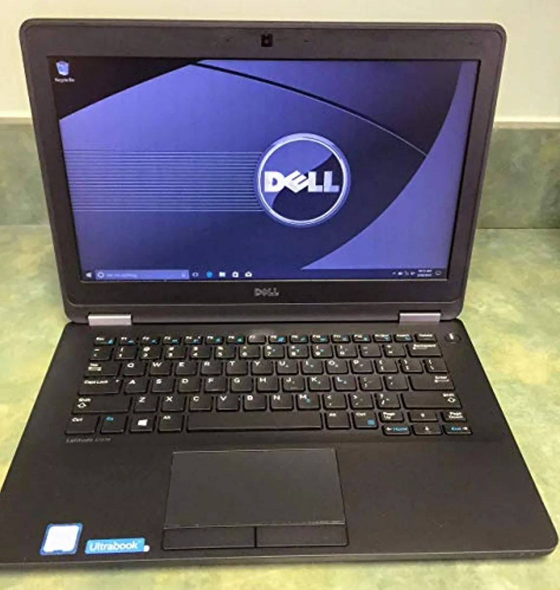 Black Dell Latitude E7270 12.5 inch ultrabook with non-backlit keyboard