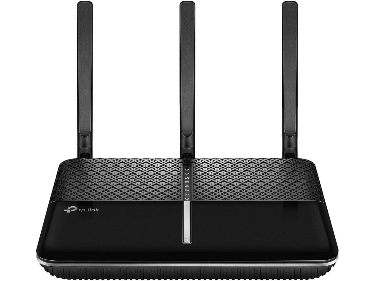 Black rectangular router with three detachable antennas on top