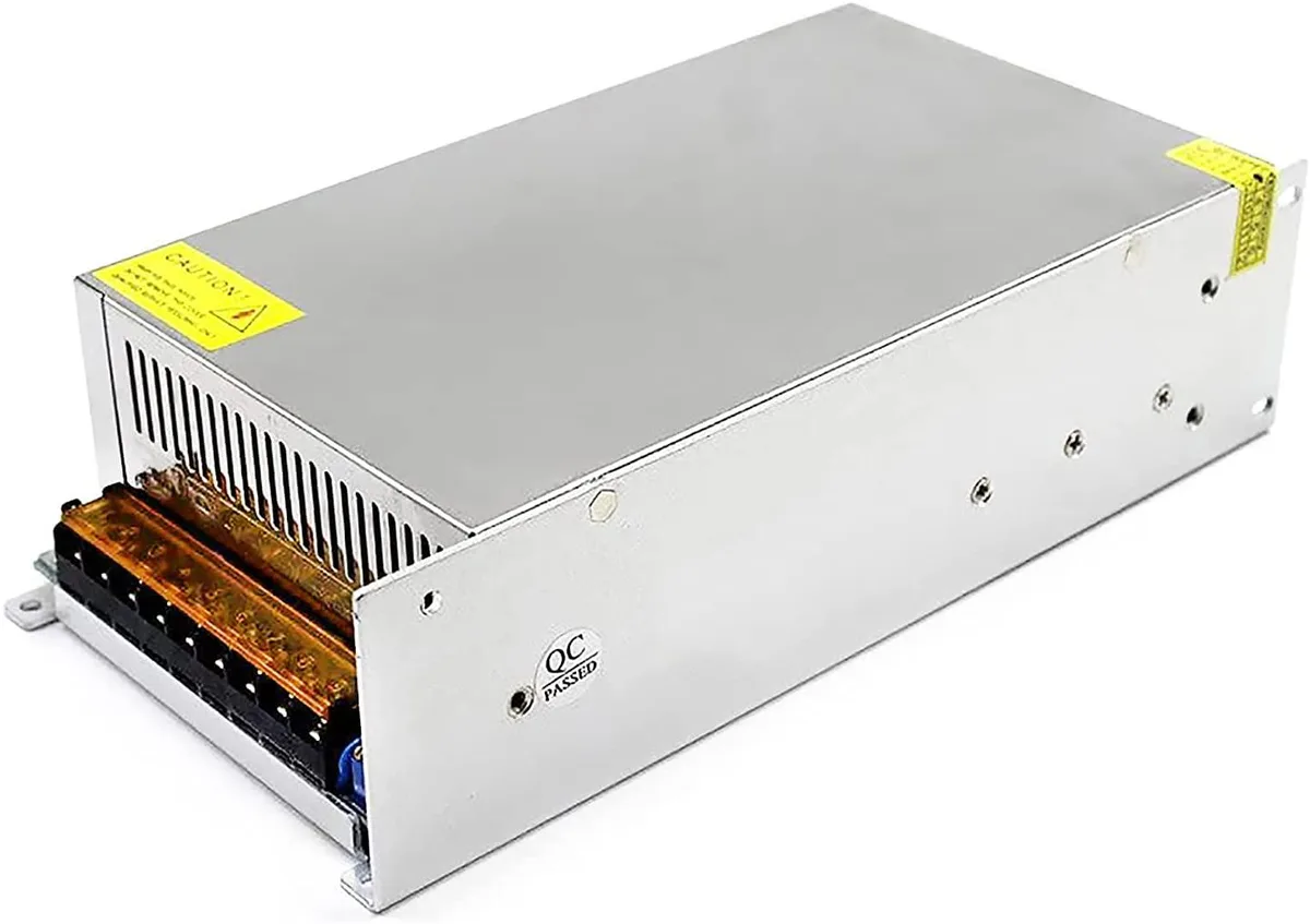 Rectangular metal power supply unit with sealed aluminium casing