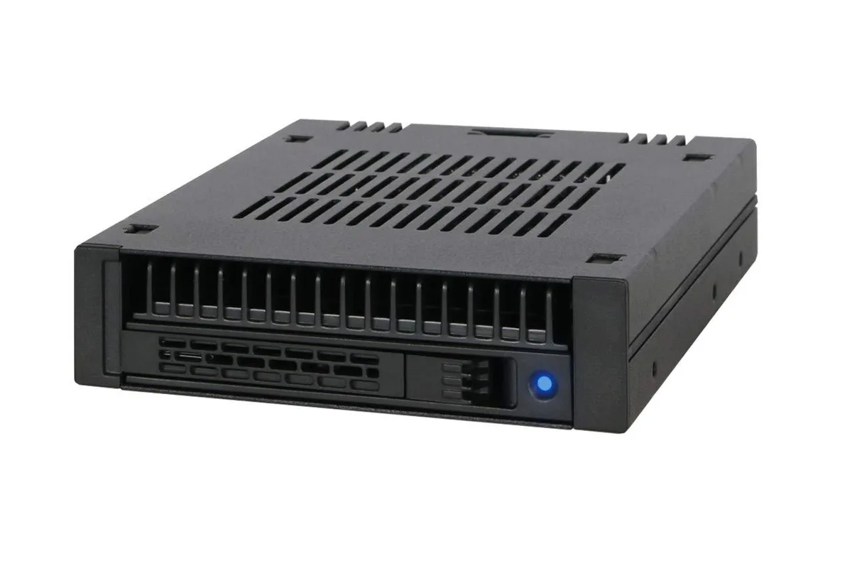 LORDWORLD LORDWORLD 1 Bay 2.5 SAS/SATA Tool-Less Enclosure 3.5 Bay MB741SP-B — product photo