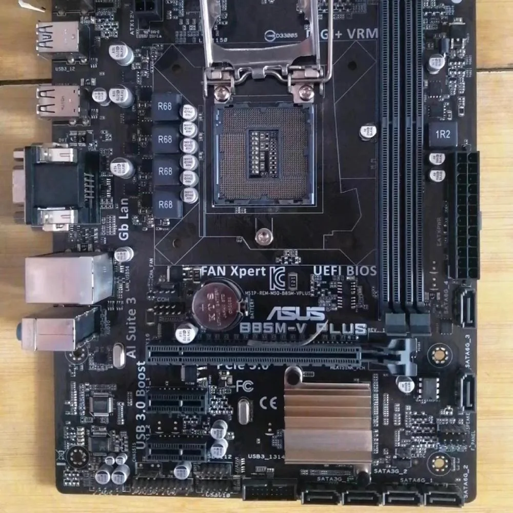 Green Micro ATX motherboard with LGA 1150 socket and DDR3 slots