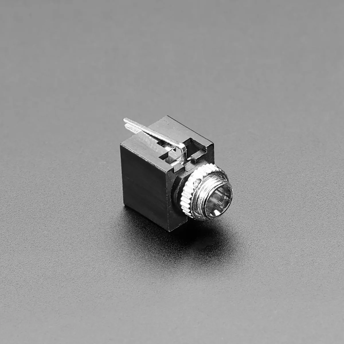 Adafruit Adafruit 3.5mm Mono Headphone Jack Breadboard-Friendly Vertical — תמונת המוצר