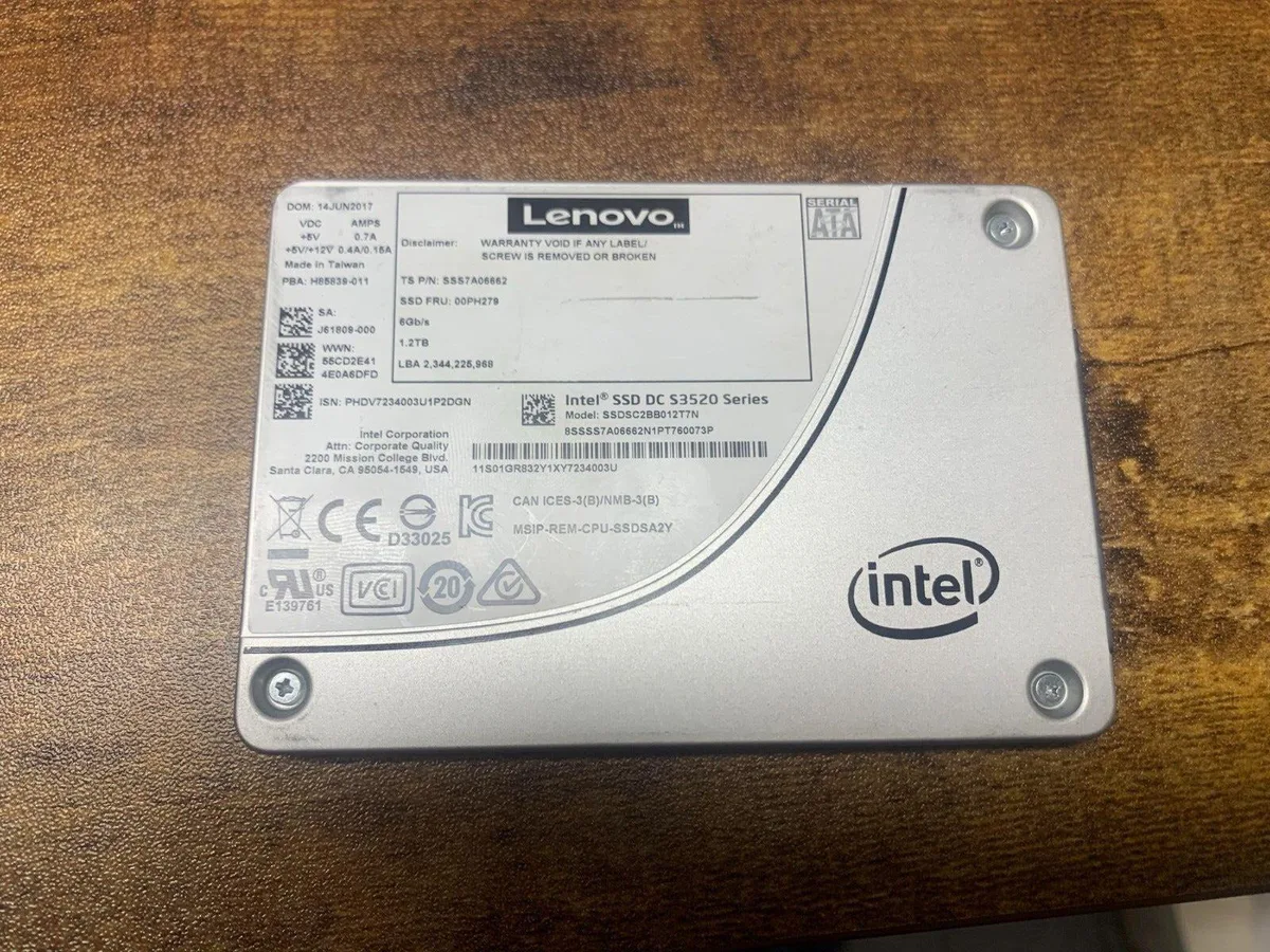 Intel Intel SSDSC2BB012T7 1.2 TB 2.5 in SATA internal hard drive — zdjęcie produktu