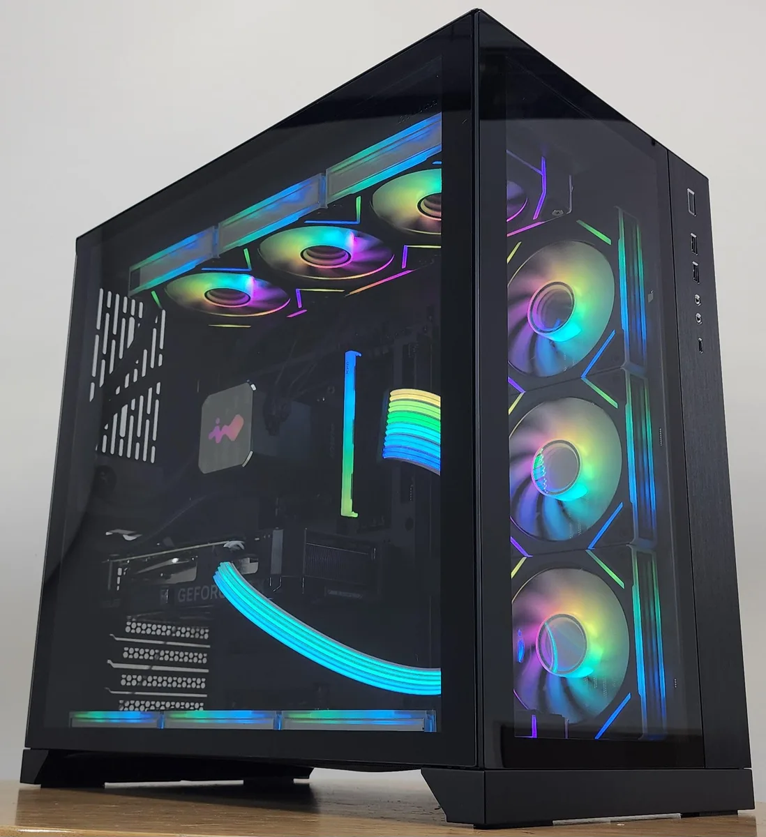 Custom Custom Ryzen 7 7800X3D 16GB DDR5 1TB NVME RTX 4060 Ti 360mm AIO Gaming PC — fotografia produktu