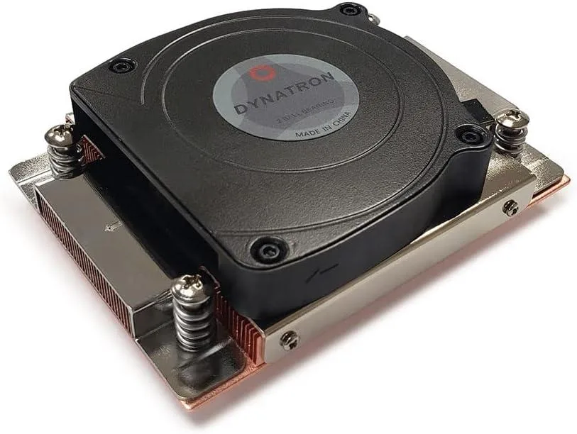 Compact 1U copper cooler with vapor chamber base and side-blowing 80 mm blower fan
