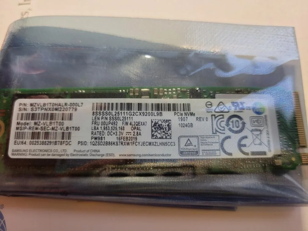 Lenovo Lenovo Samsung PM981 1TB M.2 2280 PCIe NVMe SSD 00UP492 — tuotekuva