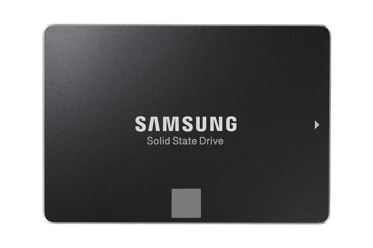 Black 2.5 inch SATA internal SSD labelled Samsung 850 EVO 500GB