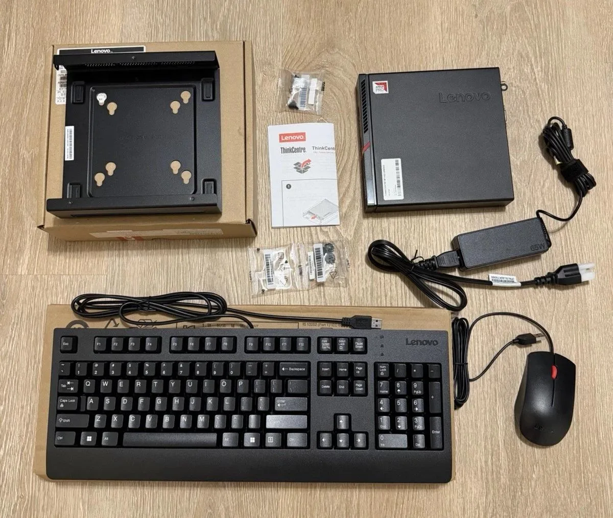 Lenovo Lenovo ThinkCentre M715q AMD A12 Pro-8870E 2.9 8GB 512GB Windows 10 Pro desktop PC — صورة المنتج