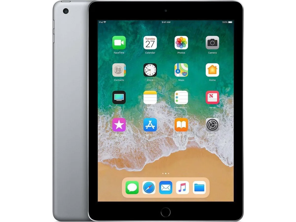 Apple Apple iPad 9.7" 128GB Space Gray MR7G2LL/A — 商品写真