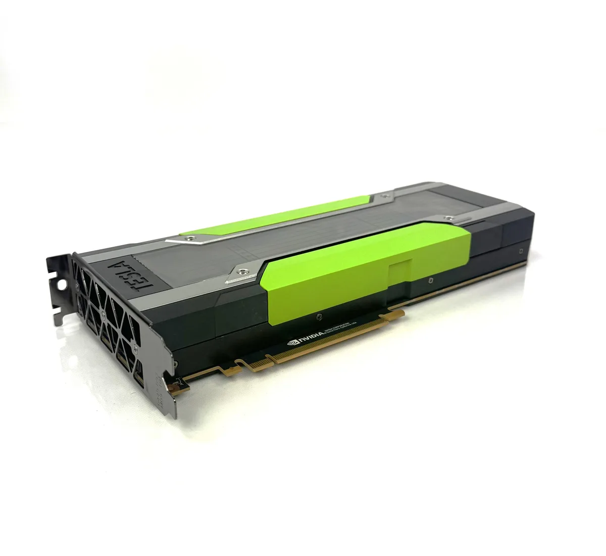 NVIDIA NVIDIA Tesla P100 16GB HBM2 PCIe Full Height L-Bracket graphics card — photo du produit