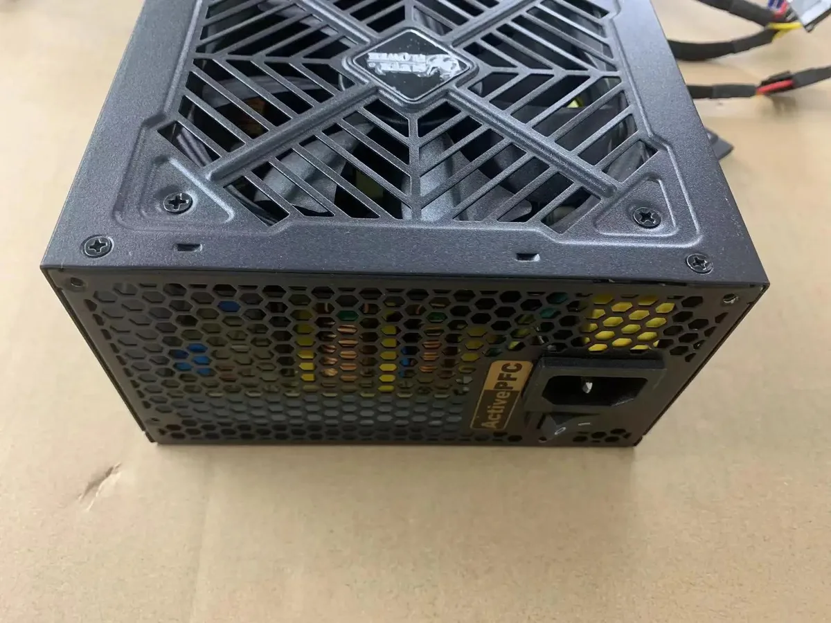 KHACHIMO SF-600P14XE Gold 600W ATX power supply unit